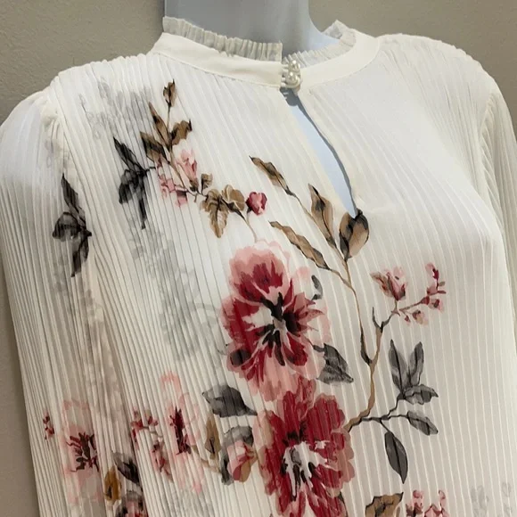 White House Black Market Pleated Blouse - Picture 12 of 13